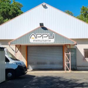 Devanture de l'agence APPY Menuiserie à Toulenne